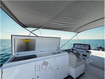 Ferretti Yachts 670