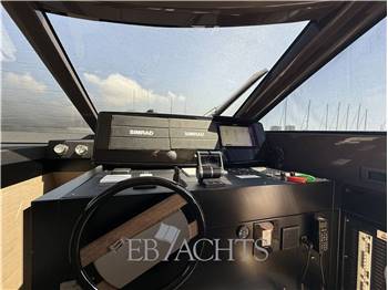 Ferretti Yachts 670