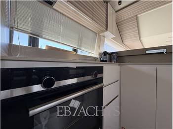 Ferretti Yachts 670