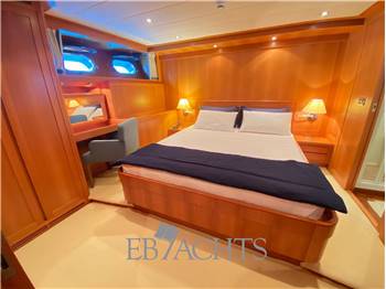 Rossinavi 28 mt IN CHARTER