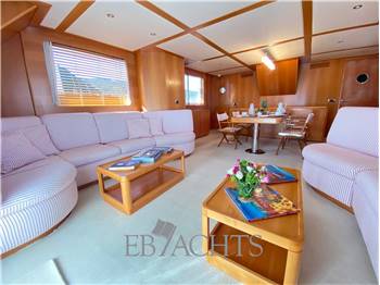 Rossinavi 28 mt IN CHARTER
