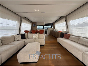 Ferretti Yachts 720
