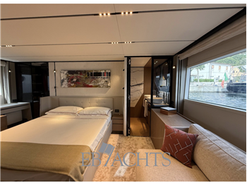 Ferretti Yachts 720