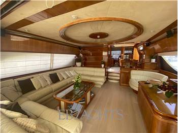 Ferretti Yachts 810