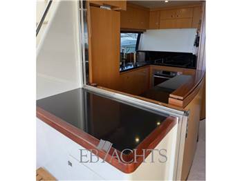 Ferretti Yachts 630