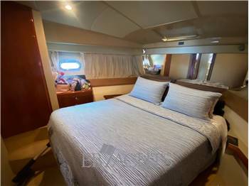 Ferretti Yachts 430