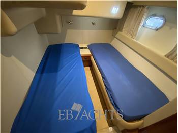 Ferretti Yachts 430