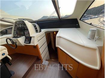 Pershing 76