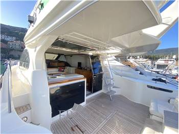 Ferretti Yachts 500