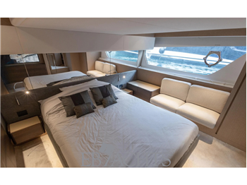 Ferretti Yachts 500