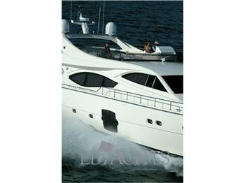 Ferretti Yachts 761
