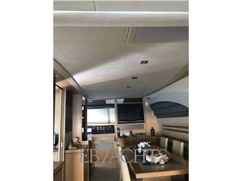 Ferretti Yachts 761