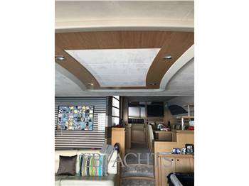 Ferretti Yachts 761
