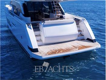 Ferretti Yachts 720