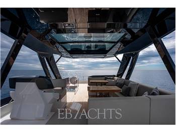 Ferretti Yachts 720