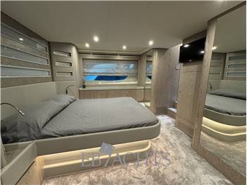 FERRETTI YACHTS 650