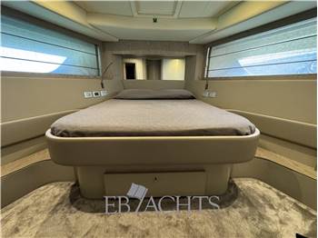 FERRETTI YACHTS 650