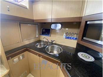 Ferretti Yachts 550
