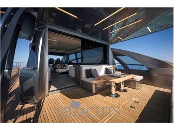Pershing 8X