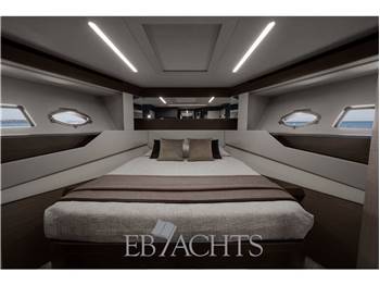 Pershing 8X