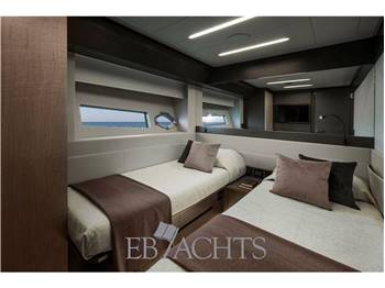 Pershing 8X