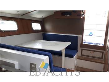 Magnum Marine 38  (In charter)