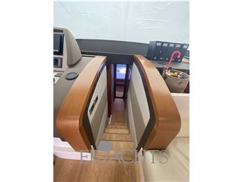 Ferretti Yachts 592
