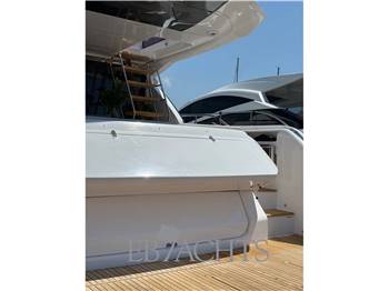 Ferretti Yachts 670
