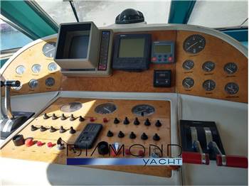 COMAR YACHT CLANSHIP 52 FLY