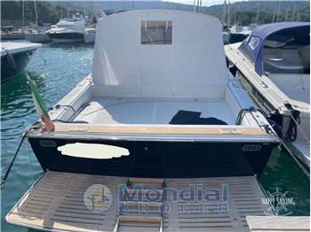Magnum Marine 38
