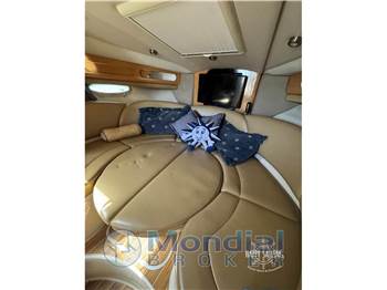 Chaparral Signature 330