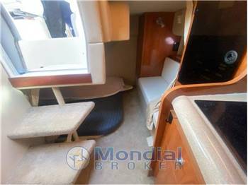 CRUISERS YACHT 300 EXPRESS