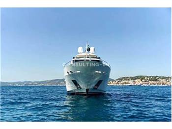 Benetti Delfino 93