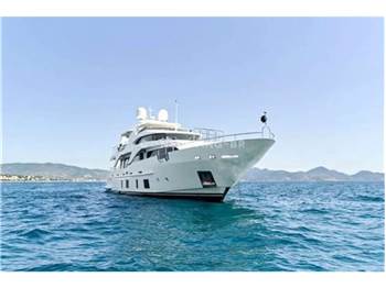 Benetti Delfino 93
