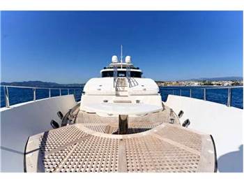 Benetti Delfino 93