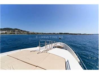 Benetti Delfino 93