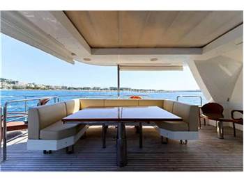 Benetti Delfino 93