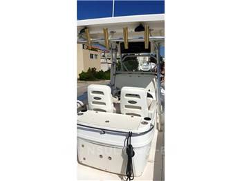 Boston whaler Outrage 320