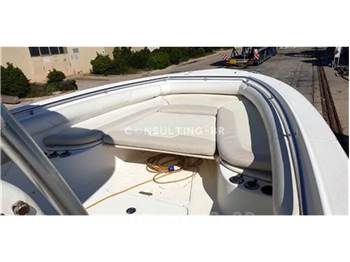 Boston whaler Outrage 320