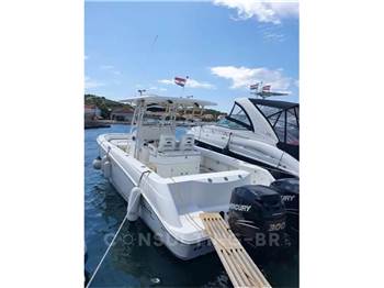 Boston whaler Outrage 320