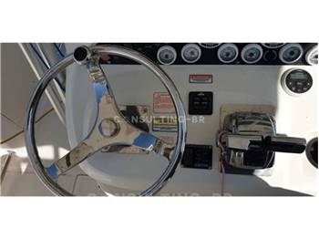 Boston whaler Outrage 320