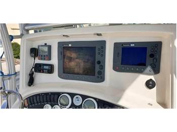 Boston whaler Outrage 320