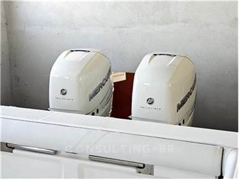 Boston whaler Outrage 320