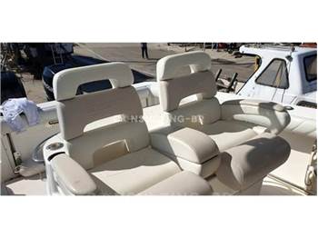 Boston whaler Outrage 320
