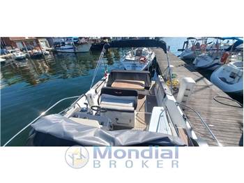 BENETEAU FLYER 8.8 SUNDECK