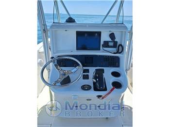 BOSTON WHALER 240 CENTER CONSOLLE