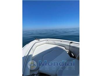 BOSTON WHALER 240 CENTER CONSOLLE