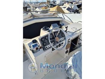 Bertram Yacht 33' SF