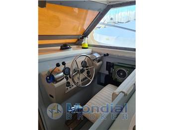 Bertram Yacht 33' SF
