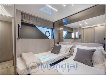 Ferretti Yachts 850
